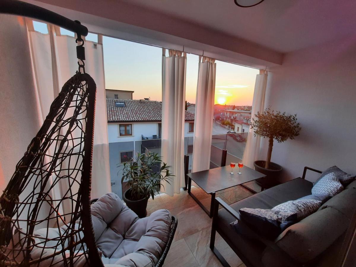 Enjoy Pula - New Apt With Terrace And Free Parking Garage Exterior photo